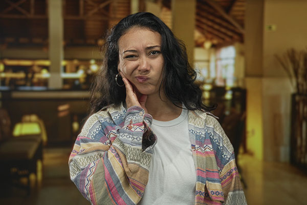 How A Dentist Can Treat A Broken Tooth