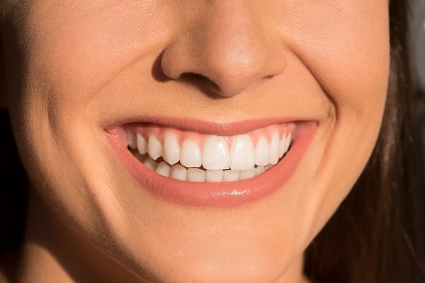 How A Cosmetic Dentist Treats Gum Disease